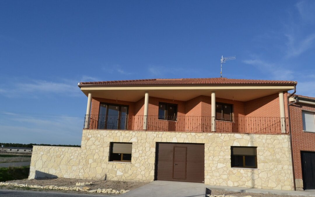 Edificación de vivienda unifamiliar en piedra caliza