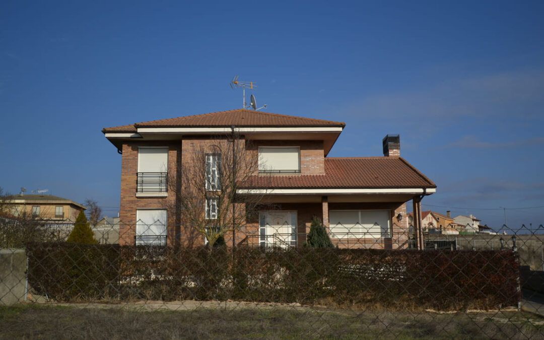 Construcción de chalé en ladrillo caravista