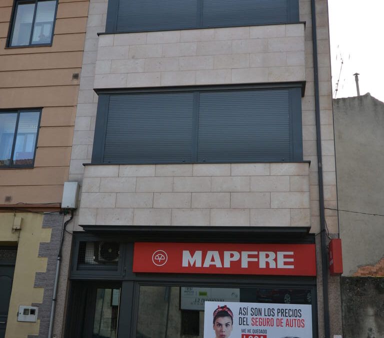 Bloque de pisos y local comercial MAPFRE