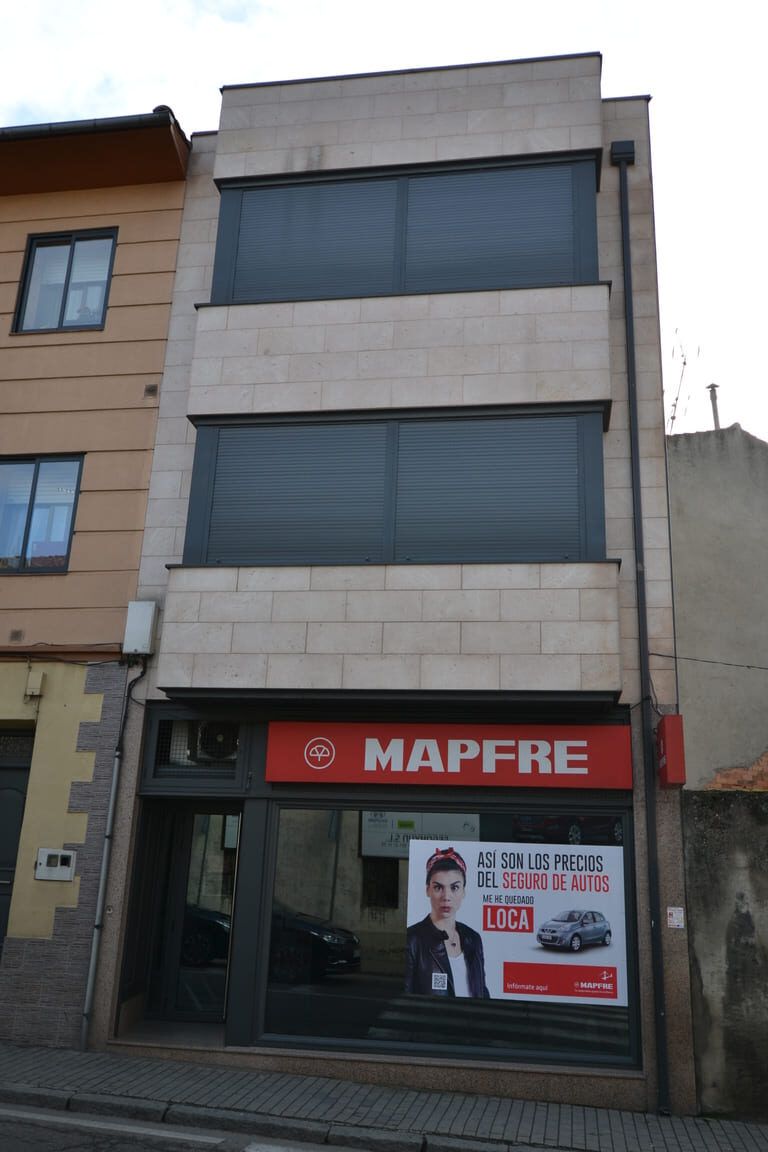 Bloque de pisos y local comercial MAPFRE
